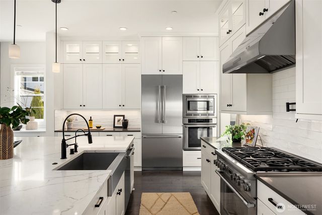 8711 NE Winslow Grove Court, Bainbridge Island, WA 98110