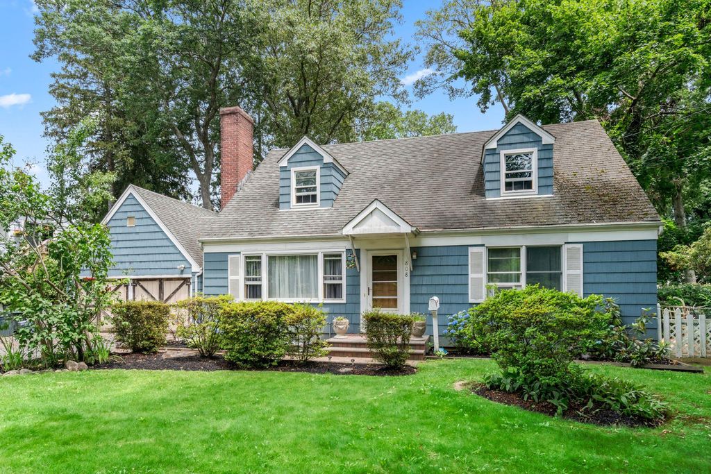 808 4th Street, East Northport, NY 11731