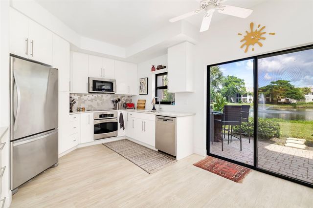 5239 HERON WAY 102, Sarasota, FL 34231