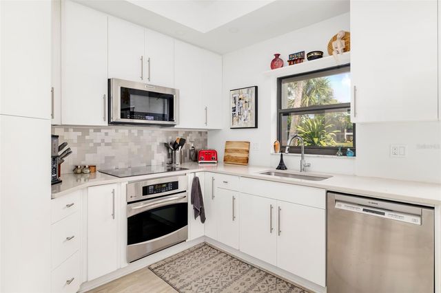 5239 HERON WAY 102, Sarasota, FL 34231