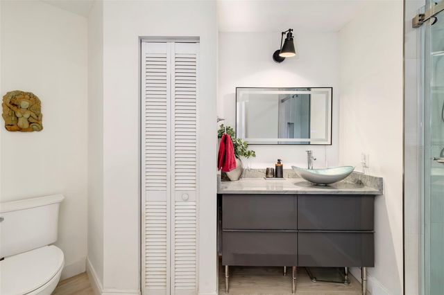 5239 HERON WAY 102, Sarasota, FL 34231