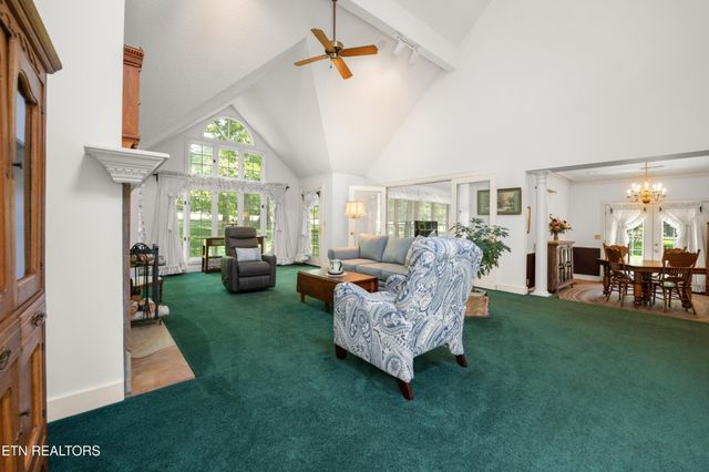 15 Cloverdale Circle, Crossville, TN 38558