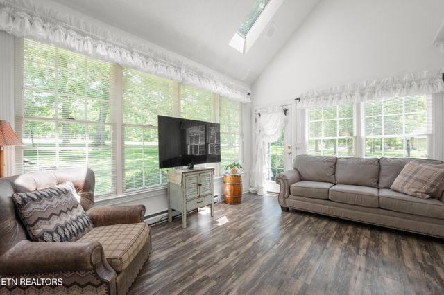 15 Cloverdale Circle, Crossville, TN 38558
