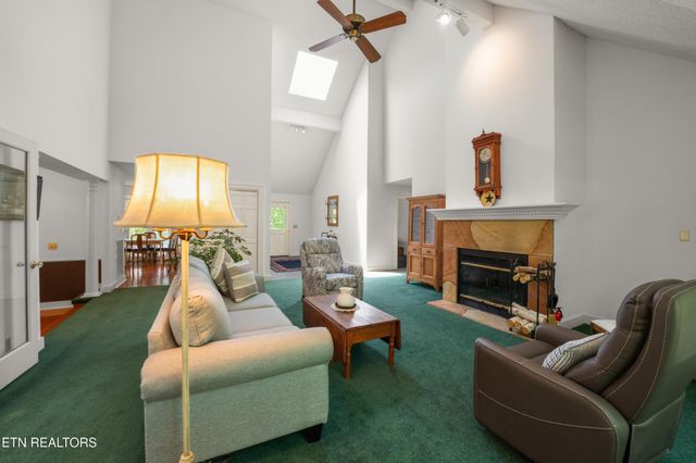 15 Cloverdale Circle, Crossville, TN 38558