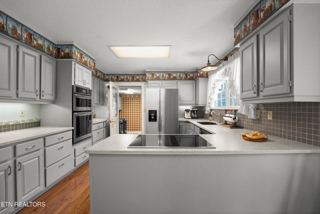 15 Cloverdale Circle, Crossville, TN 38558