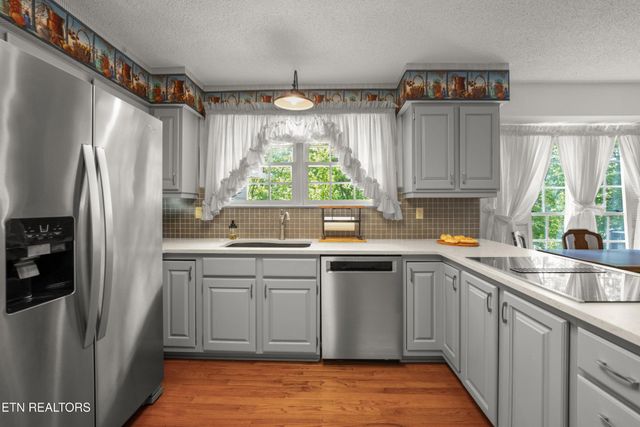 15 Cloverdale Circle, Crossville, TN 38558