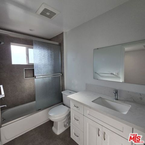 5242 Tilden Avenue 5244, Los Angeles, CA 91401