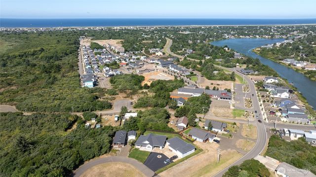 1045 Tonquin Avenue SW, Ocean Shores, WA 98569