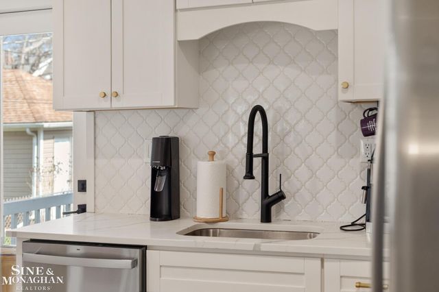 1108 Wayburn Street, Grosse Pointe Park, MI 48230