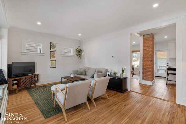 1108 Wayburn Street, Grosse Pointe Park, MI 48230