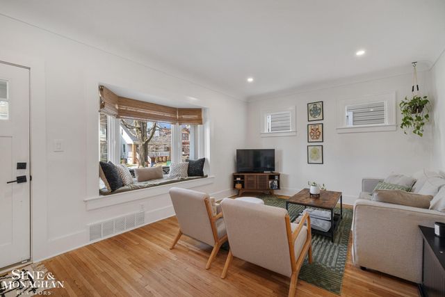 1108 Wayburn Street, Grosse Pointe Park, MI 48230