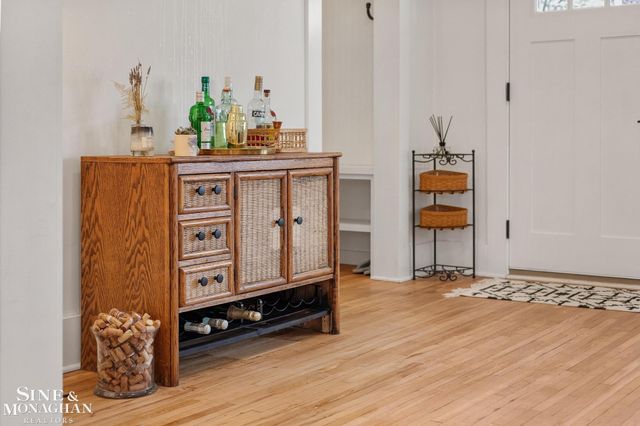 1108 Wayburn Street, Grosse Pointe Park, MI 48230