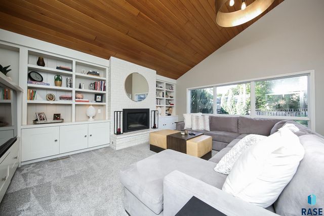 2209 S Main Ave Avenue, Sioux Falls, SD 57105