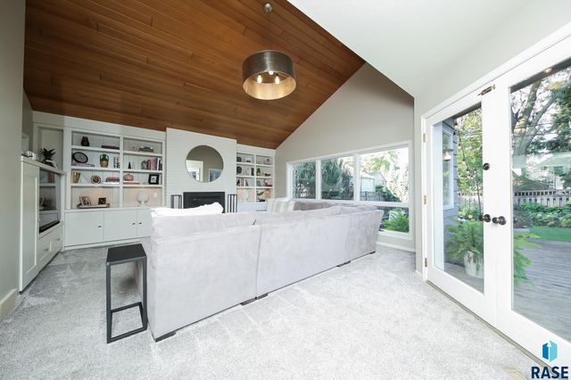 2209 S Main Ave Avenue, Sioux Falls, SD 57105