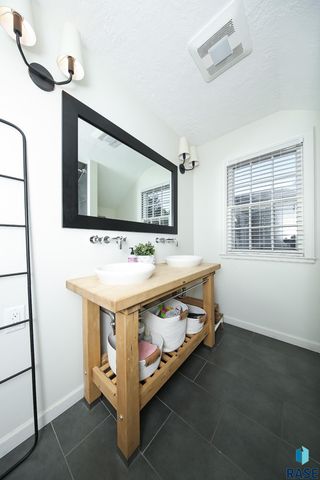 2209 S Main Ave Avenue, Sioux Falls, SD 57105