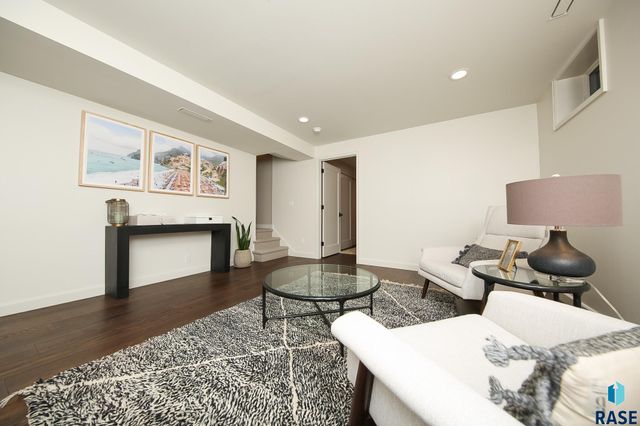 2209 S Main Ave Avenue, Sioux Falls, SD 57105