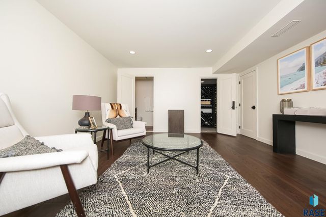 2209 S Main Ave Avenue, Sioux Falls, SD 57105