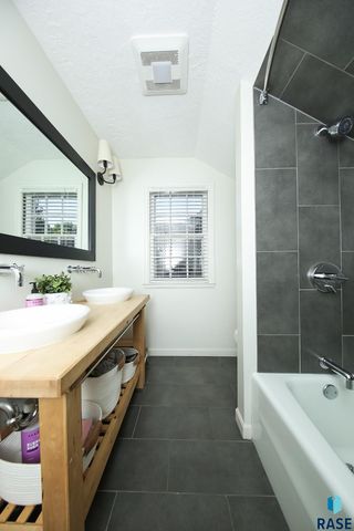 2209 S Main Ave Avenue, Sioux Falls, SD 57105