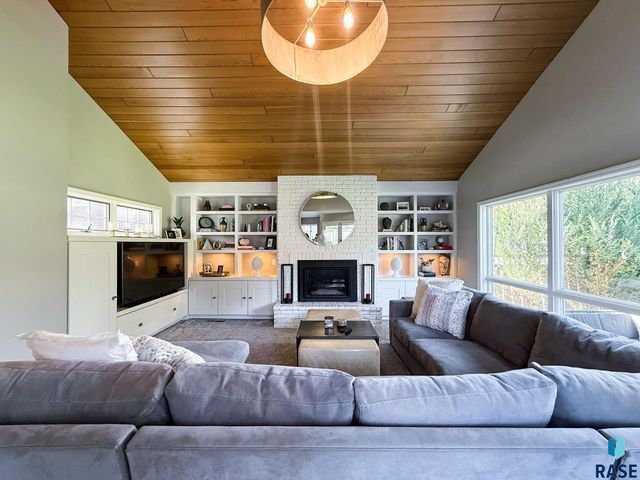 2209 S Main Ave Avenue, Sioux Falls, SD 57105