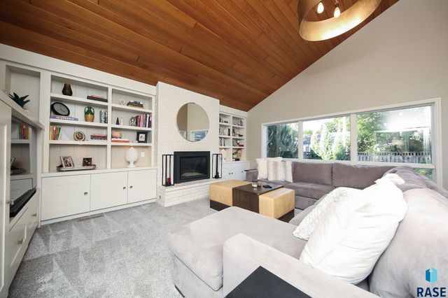 2209 S Main Ave Avenue, Sioux Falls, SD 57105