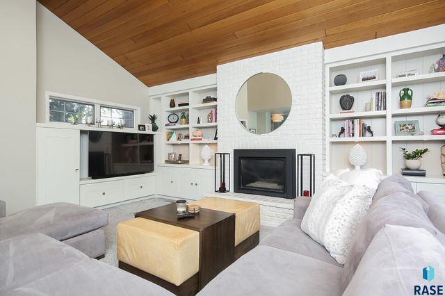 2209 S Main Ave Avenue, Sioux Falls, SD 57105