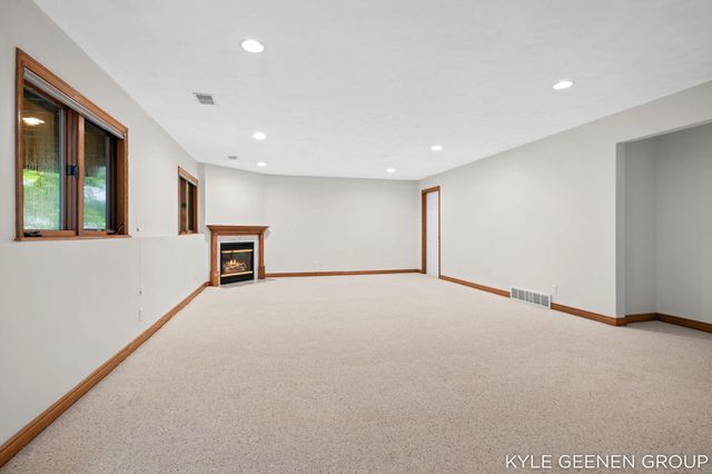 3000 Foxboro Lane, Park Twp, MI 49424