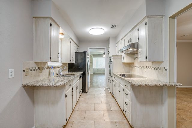 1706 Larkspur Drive, Arlington, TX 76013
