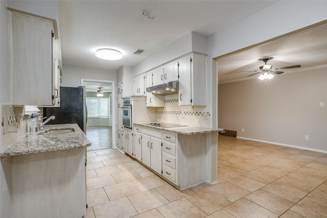 1706 Larkspur Drive, Arlington, TX 76013
