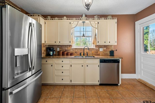 15198 E FM 16, Winona, TX 75792