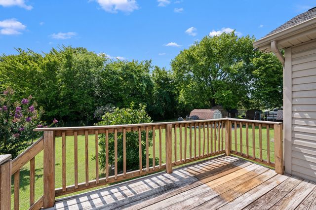 610 Nearlake Ct, La Vergne, TN 37086