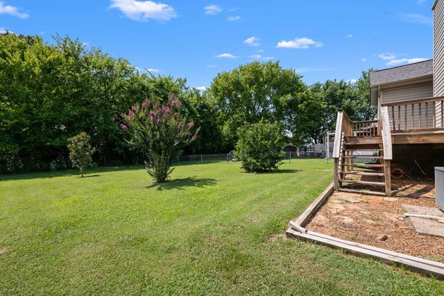 610 Nearlake Ct, La Vergne, TN 37086