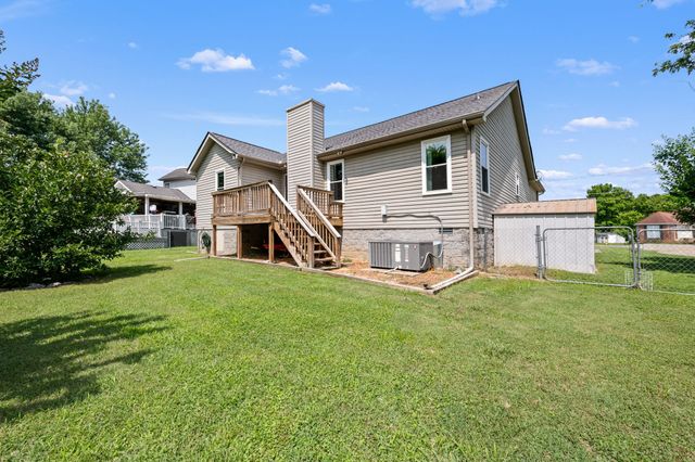 610 Nearlake Ct, La Vergne, TN 37086
