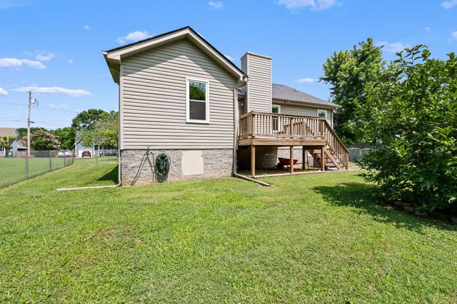 610 Nearlake Ct, La Vergne, TN 37086