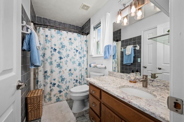 610 Nearlake Ct, La Vergne, TN 37086