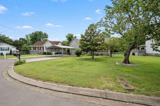 610 Nearlake Ct, La Vergne, TN 37086