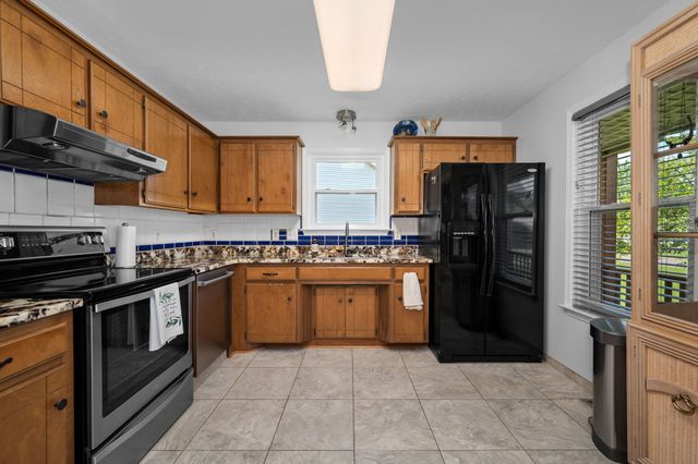 610 Nearlake Ct, La Vergne, TN 37086