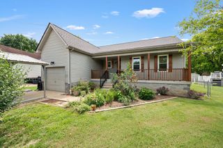 610 Nearlake Ct, La Vergne, TN 37086