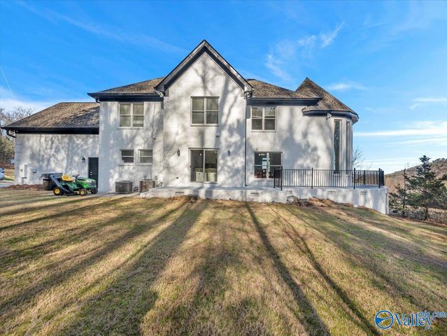 3034 Woodvue Road, Guntersville, AL 35976
