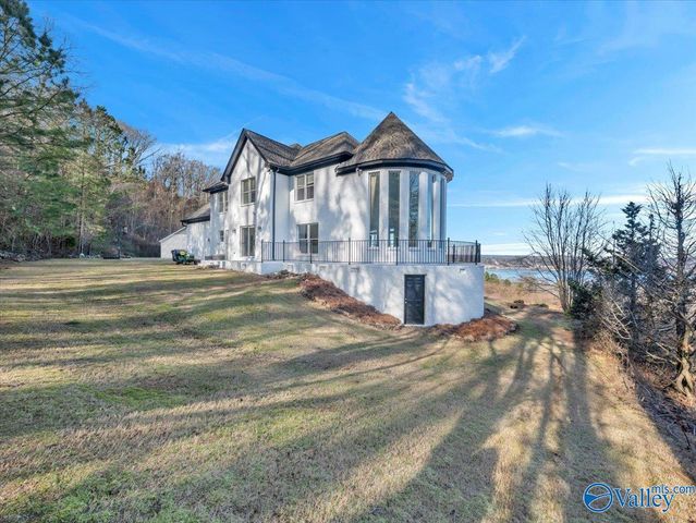3034 Woodvue Road, Guntersville, AL 35976