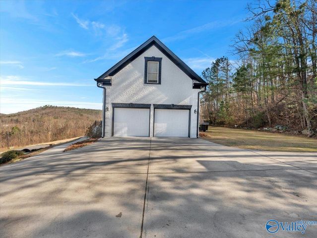 3034 Woodvue Road, Guntersville, AL 35976