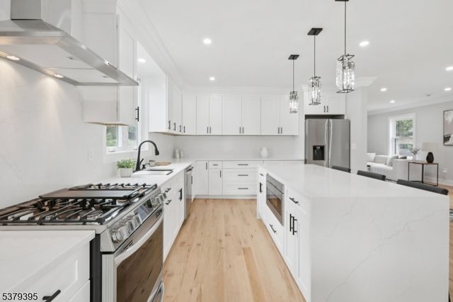 76 Elm Rd, Caldwell Boro Twp., NJ 07006