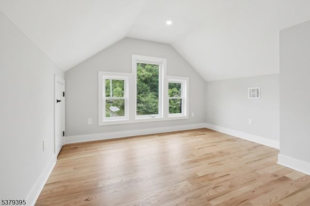 76 Elm Rd, Caldwell Boro Twp., NJ 07006