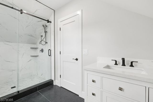 76 Elm Rd, Caldwell Boro Twp., NJ 07006