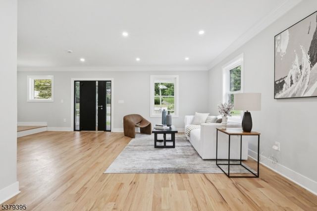 76 Elm Rd, Caldwell Boro Twp., NJ 07006