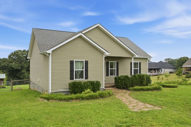 17036 Pond Cir, Bon Aqua, TN 37025