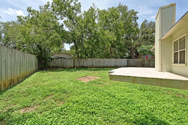 8305 Cattle DR, Austin, TX 78749