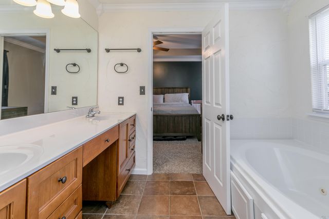 207 CARIBOU DR, Columbia, MO 65202