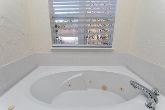 207 CARIBOU DR, Columbia, MO 65202