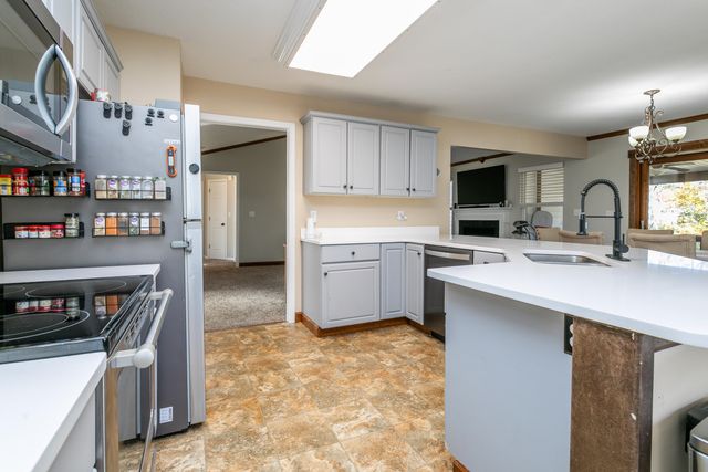 207 CARIBOU DR, Columbia, MO 65202