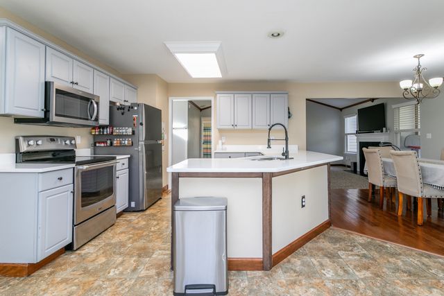 207 CARIBOU DR, Columbia, MO 65202